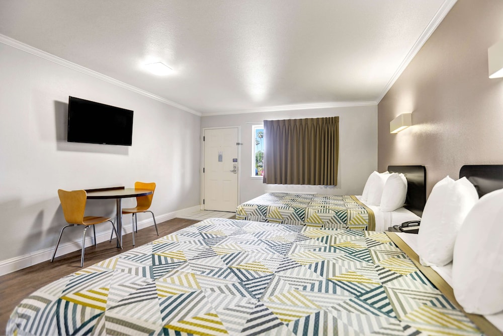 Motel6 Lodi, CA 22/47