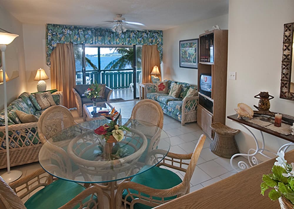 Colony Cove Beach Resort 7/22