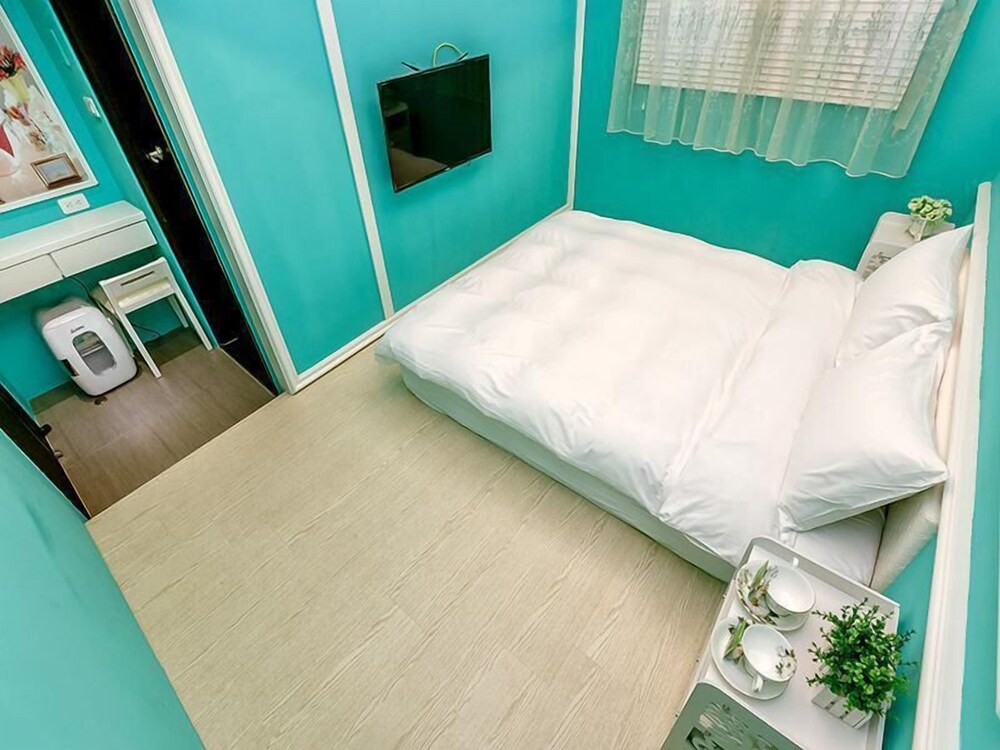 Happiness Station B&B 24/50