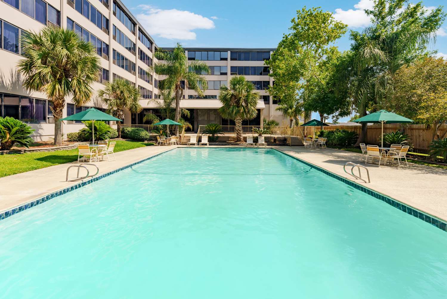 La Quinta Inn Suites New Orleans Airport 45/50