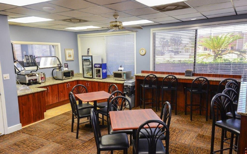 Days Inn By Wyndham Cocoa Beach Port Canaveral 37/44