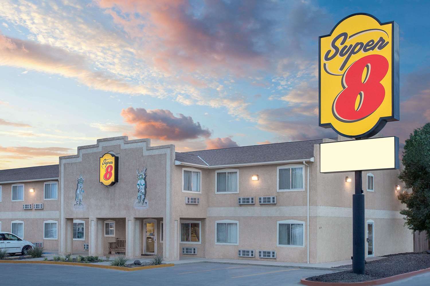 Super 8 Bloomfield 1/4