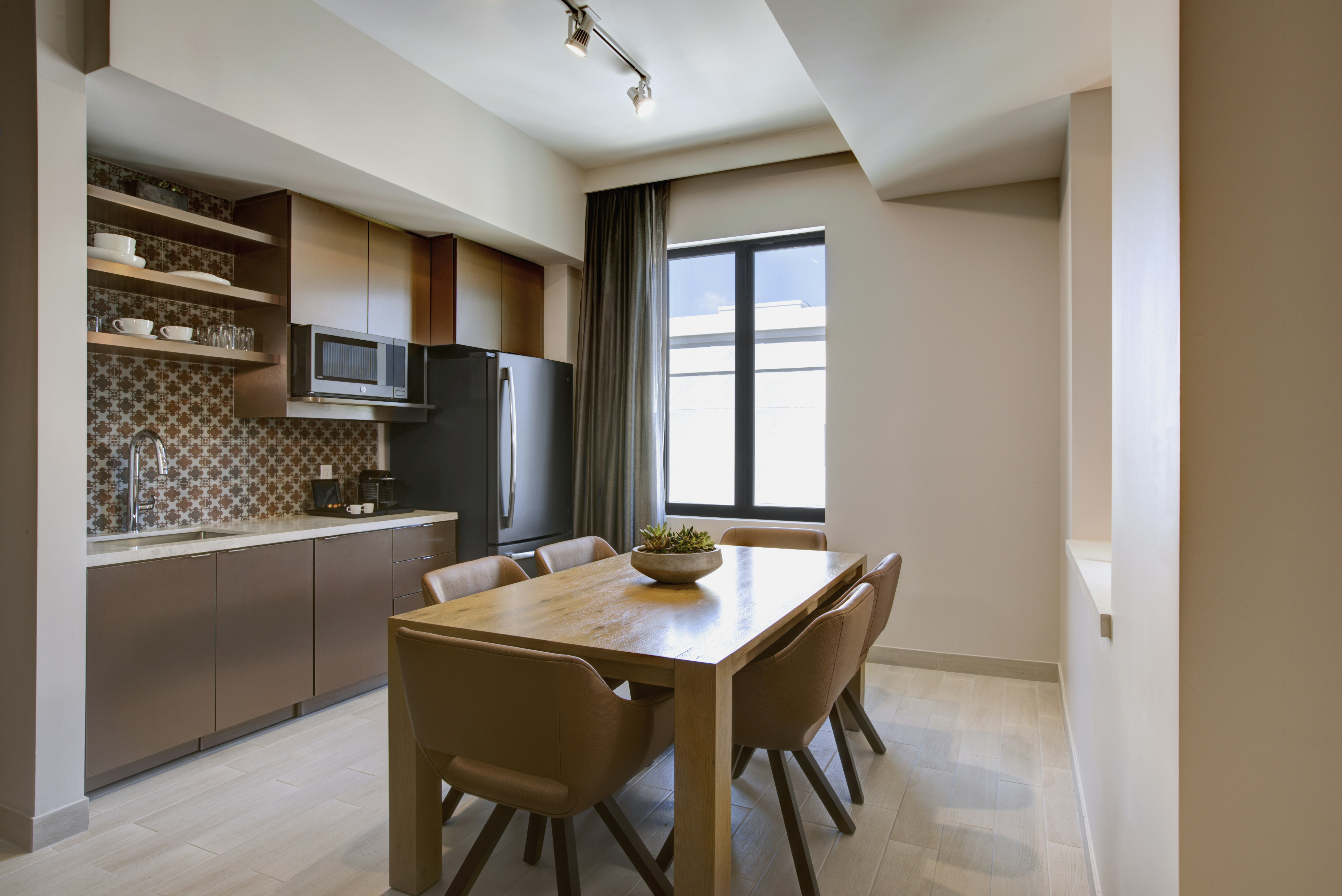 THesis Hotel Miami Coral Gables, Curio Collection by Hilton 64/80