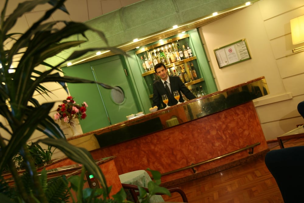 Albert Hotel 2/20