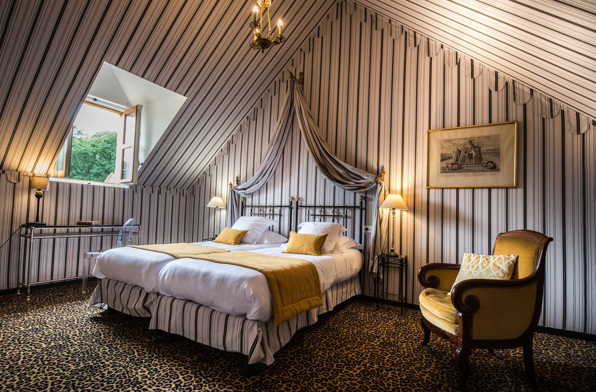 SUPERIOR, DOUBLE BED