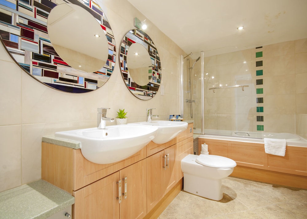 The Highworth Hotel 47/48