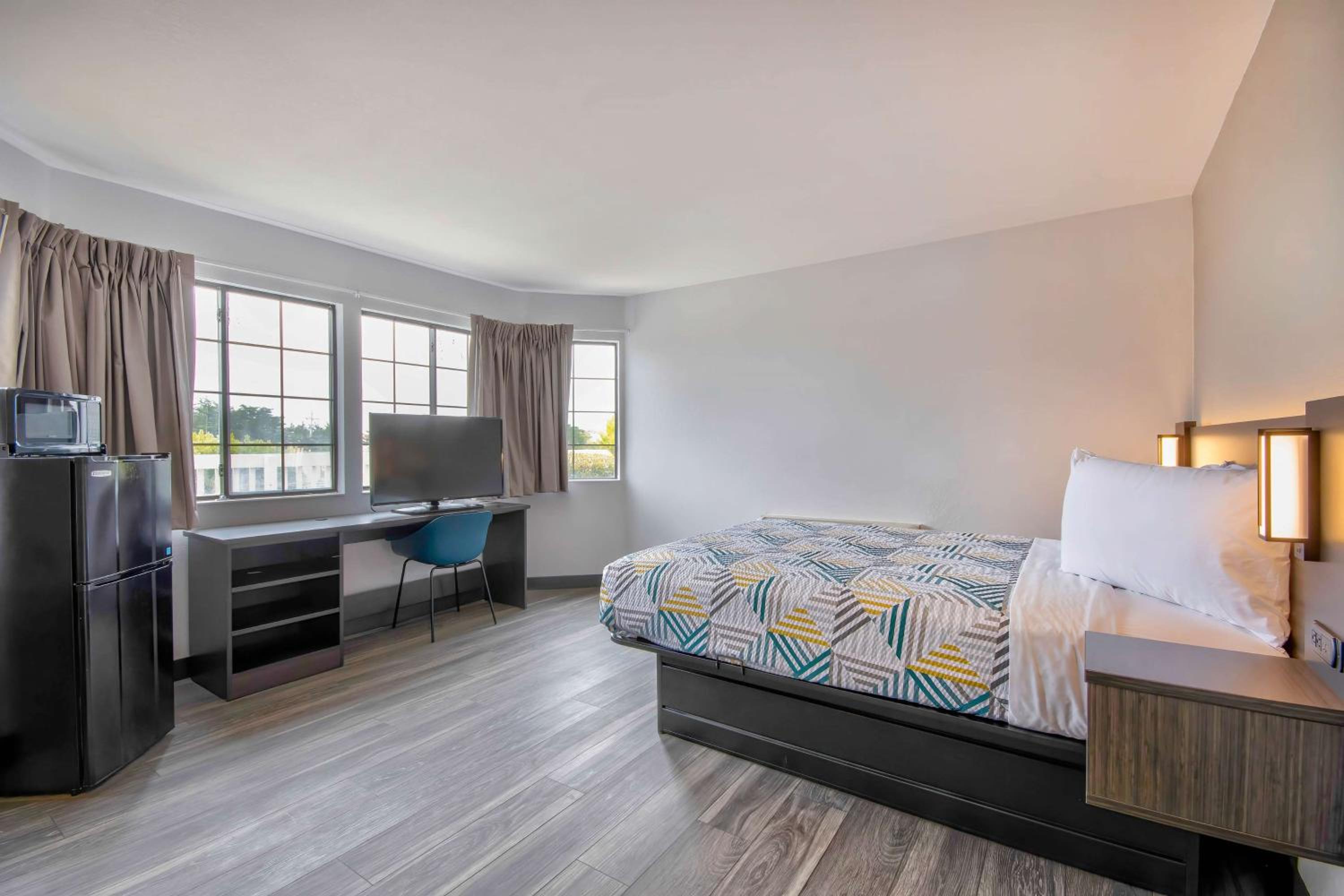 2 Queen Beds Premium, Micfridge