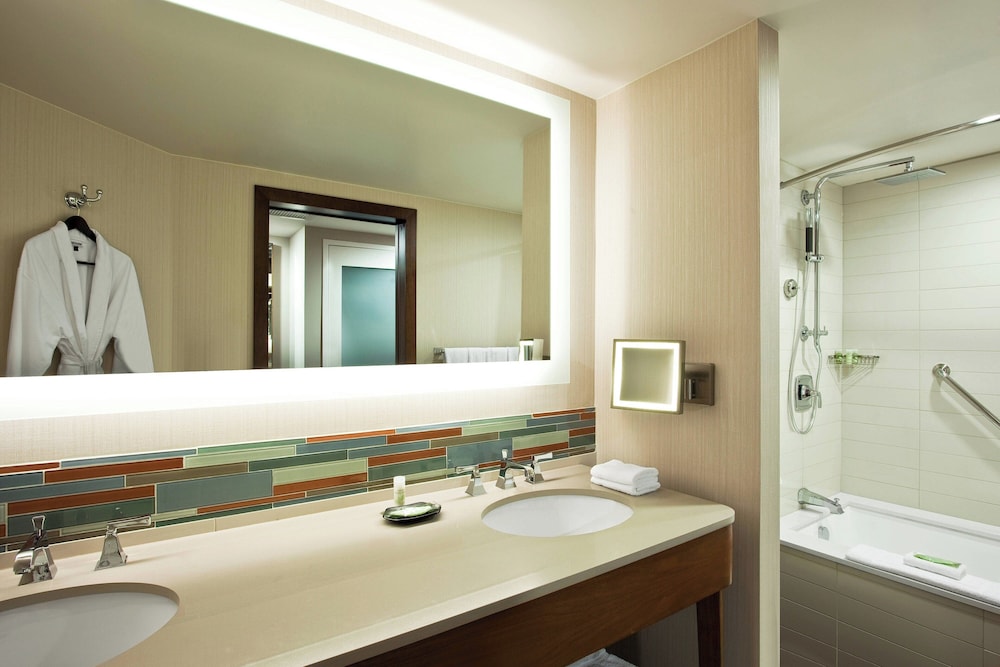 غرفة بسرير كينج بشرفة بإطلالة، The Westin Hilton Head Island Resort and Spa 4/7