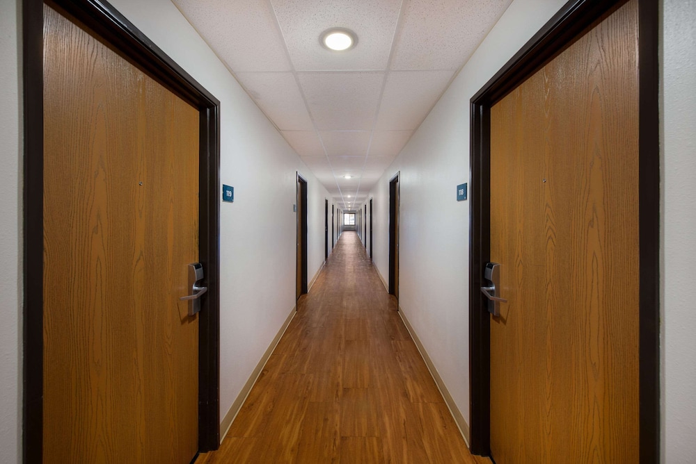 WoodSpring Suites Columbus Southeast 17/24