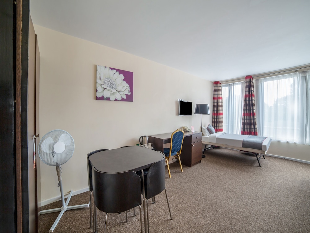 OYO The Chiltern Hotel 29/45
