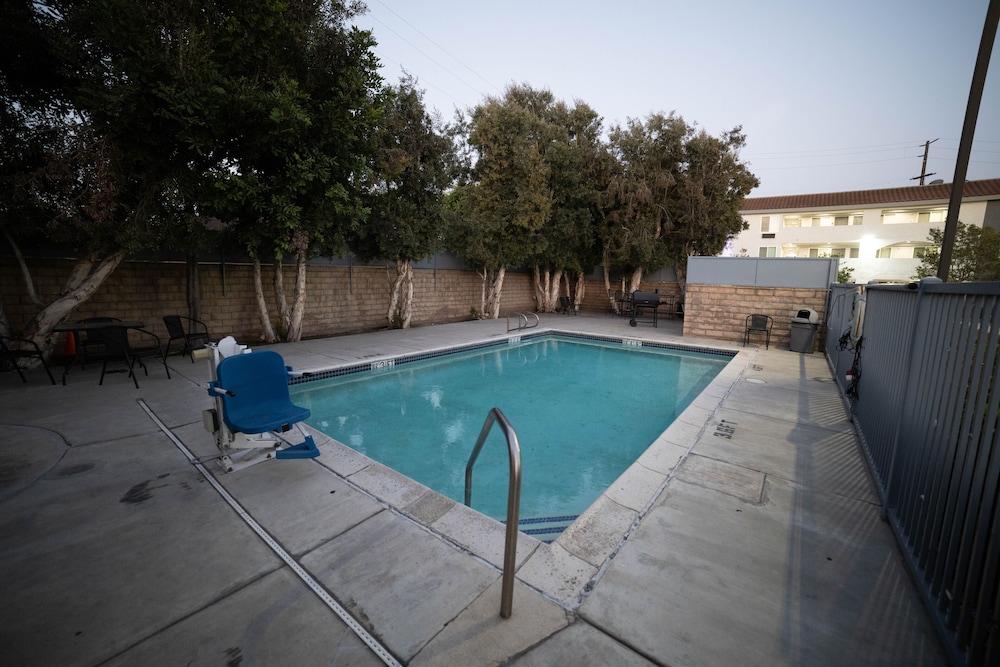 Guesthouse Inn Suites 39/63