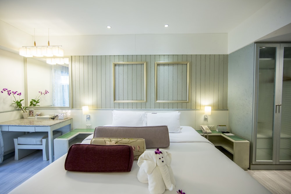 Katathani Phuket Beach Resort 20/66