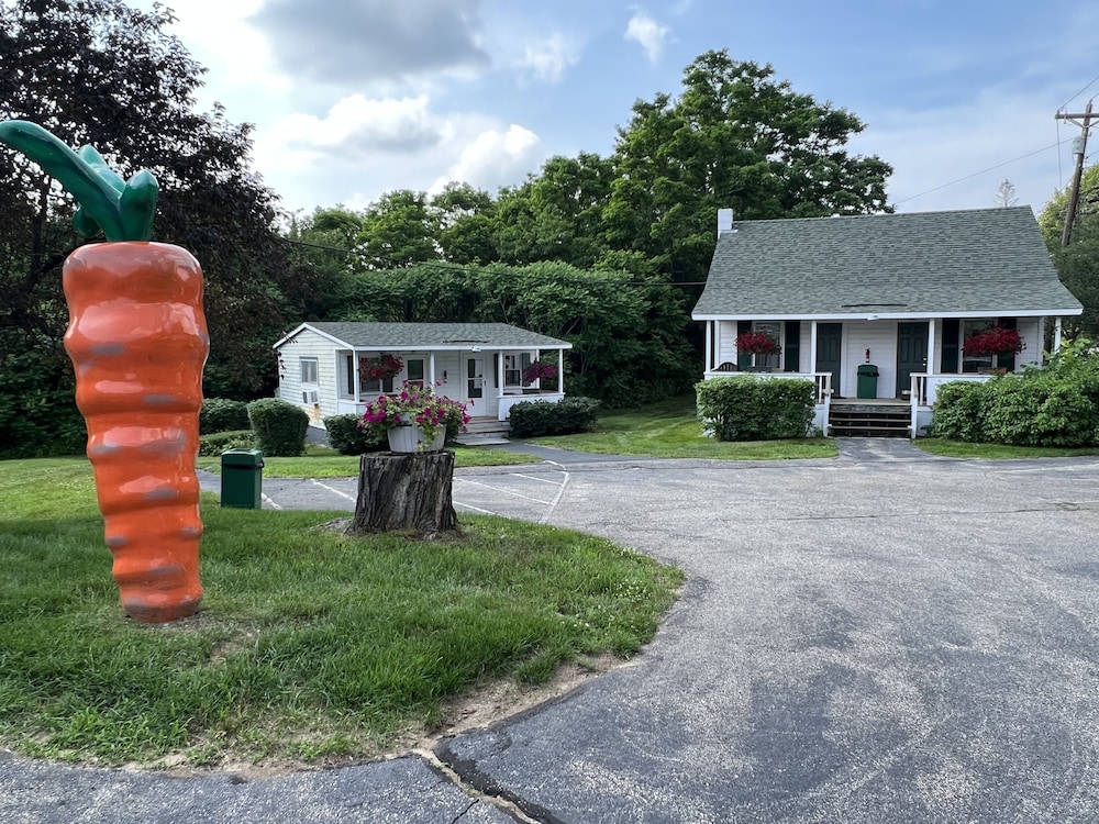 School House Inn 22/28