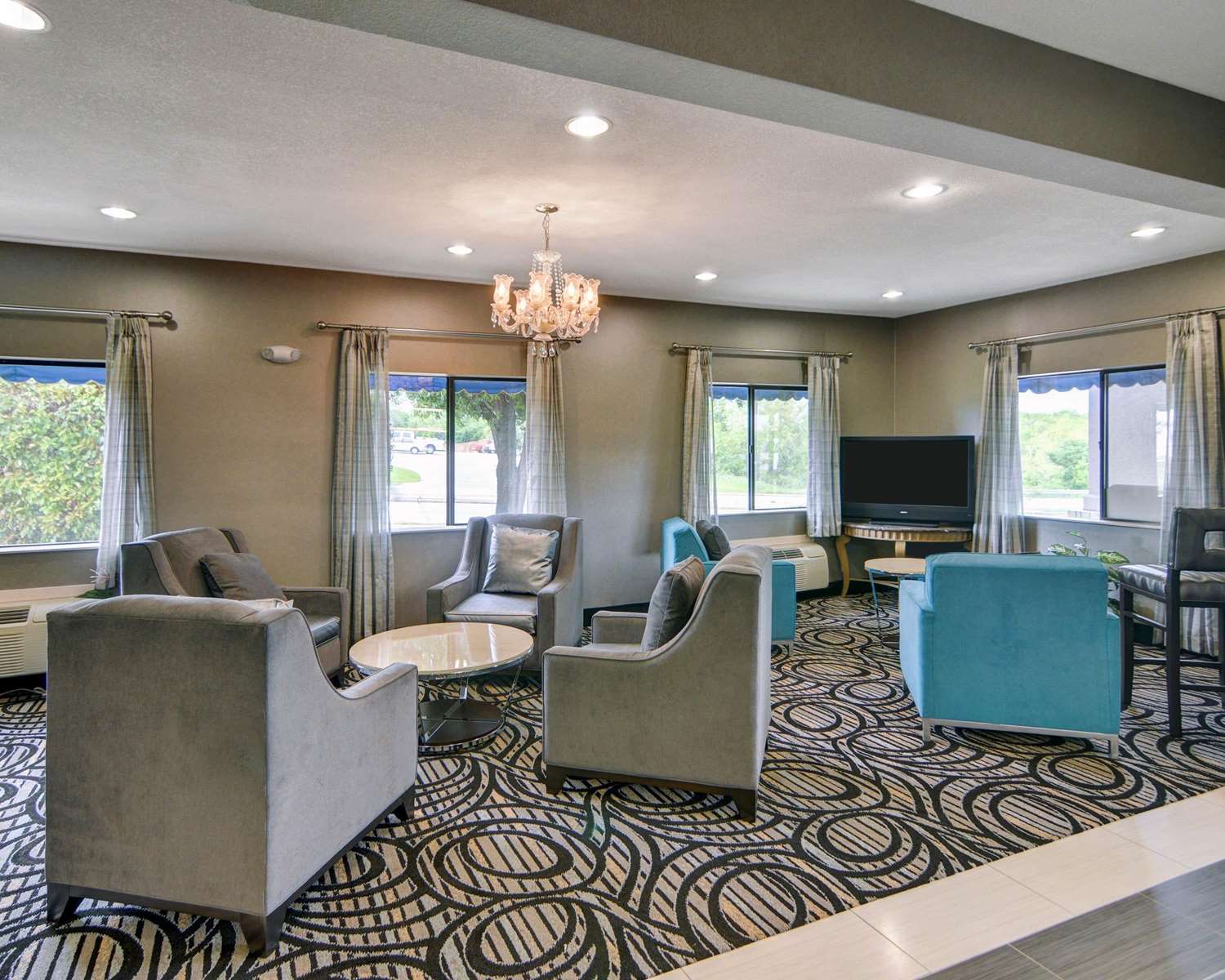 Quality Inn & Suites Grand Prairie 20/27