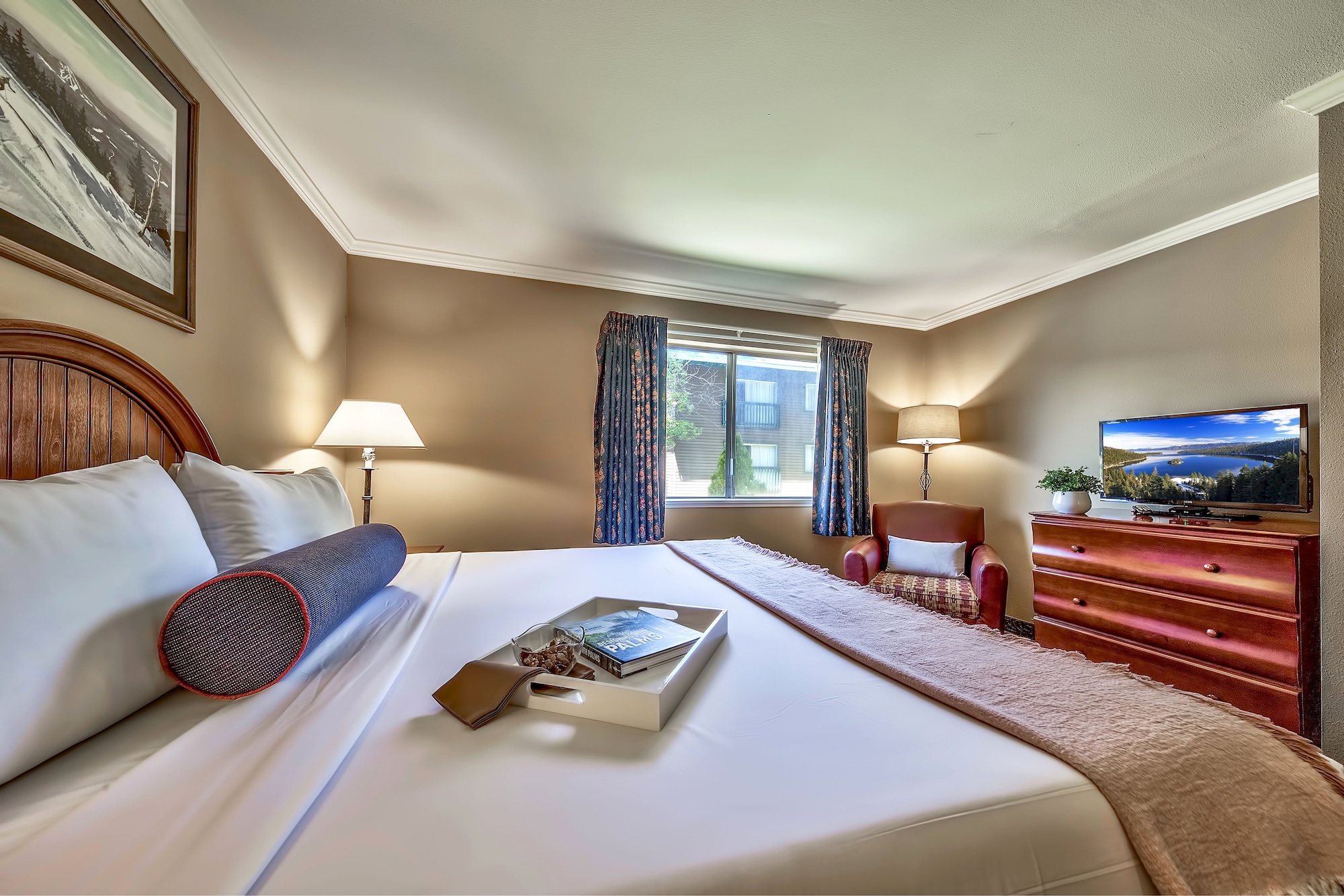 1 Bedroom, Deluxe, Suite, King Bed, Pool Side, Sofa