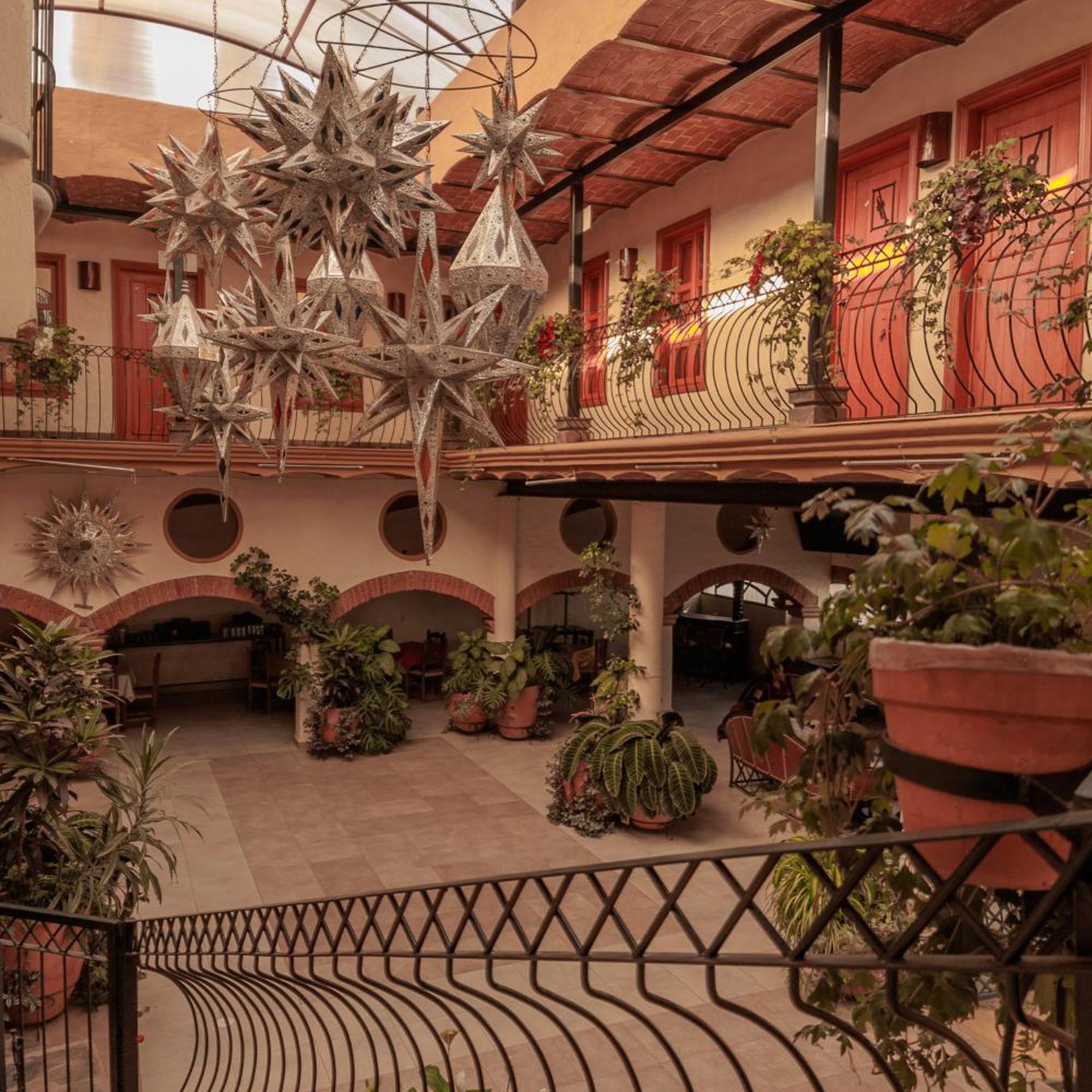 OYO Hotel Castillo Santa Cecilia 37/41