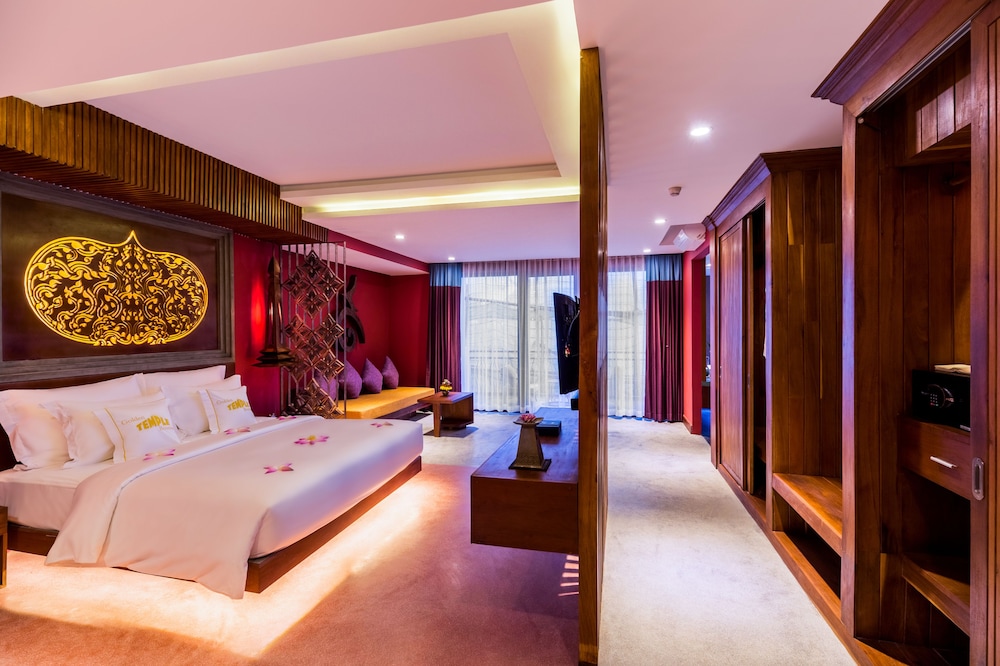 PREMIER, SUITE, CITY VIEW, BALCONY, BATHTUB