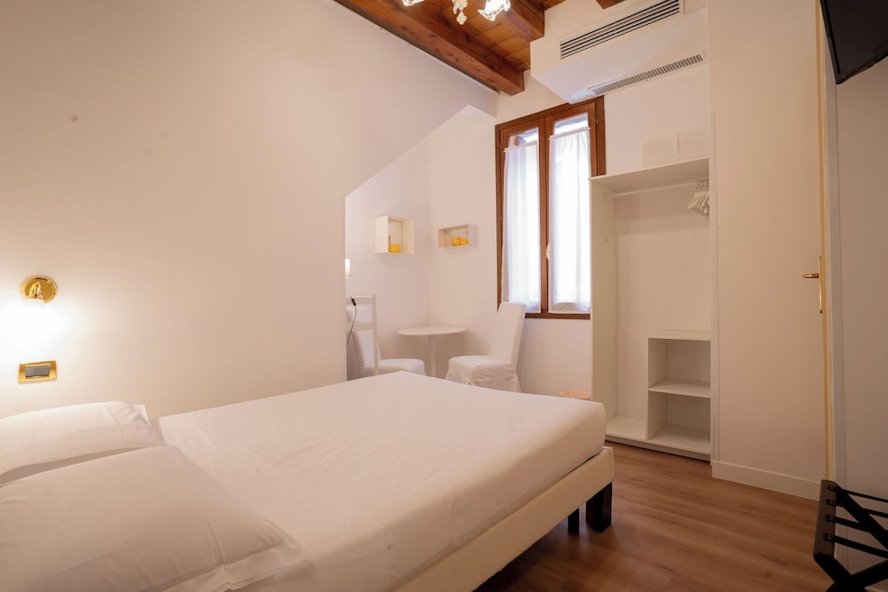 ECONOMY, DOUBLE BED
