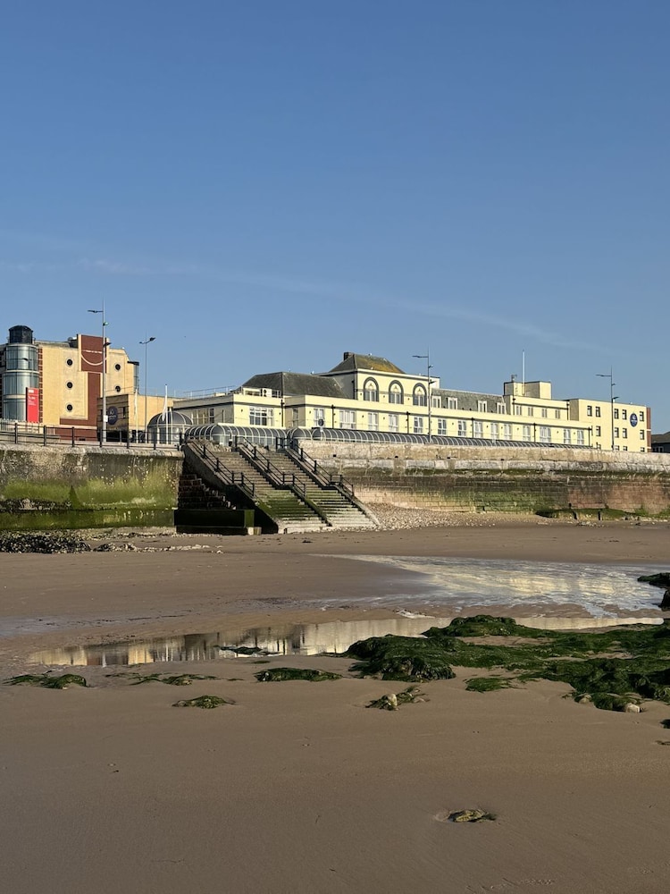 Grand Hotel Sunderland 58/63