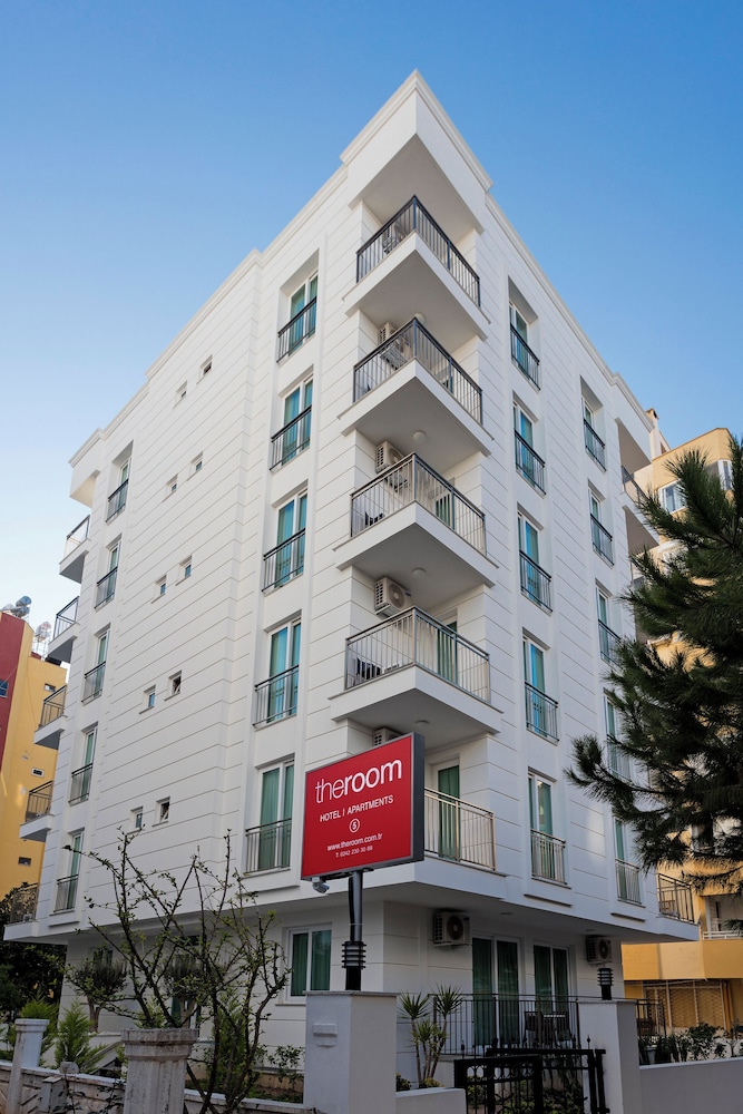 The Room Hotel & Apartments 7/63
