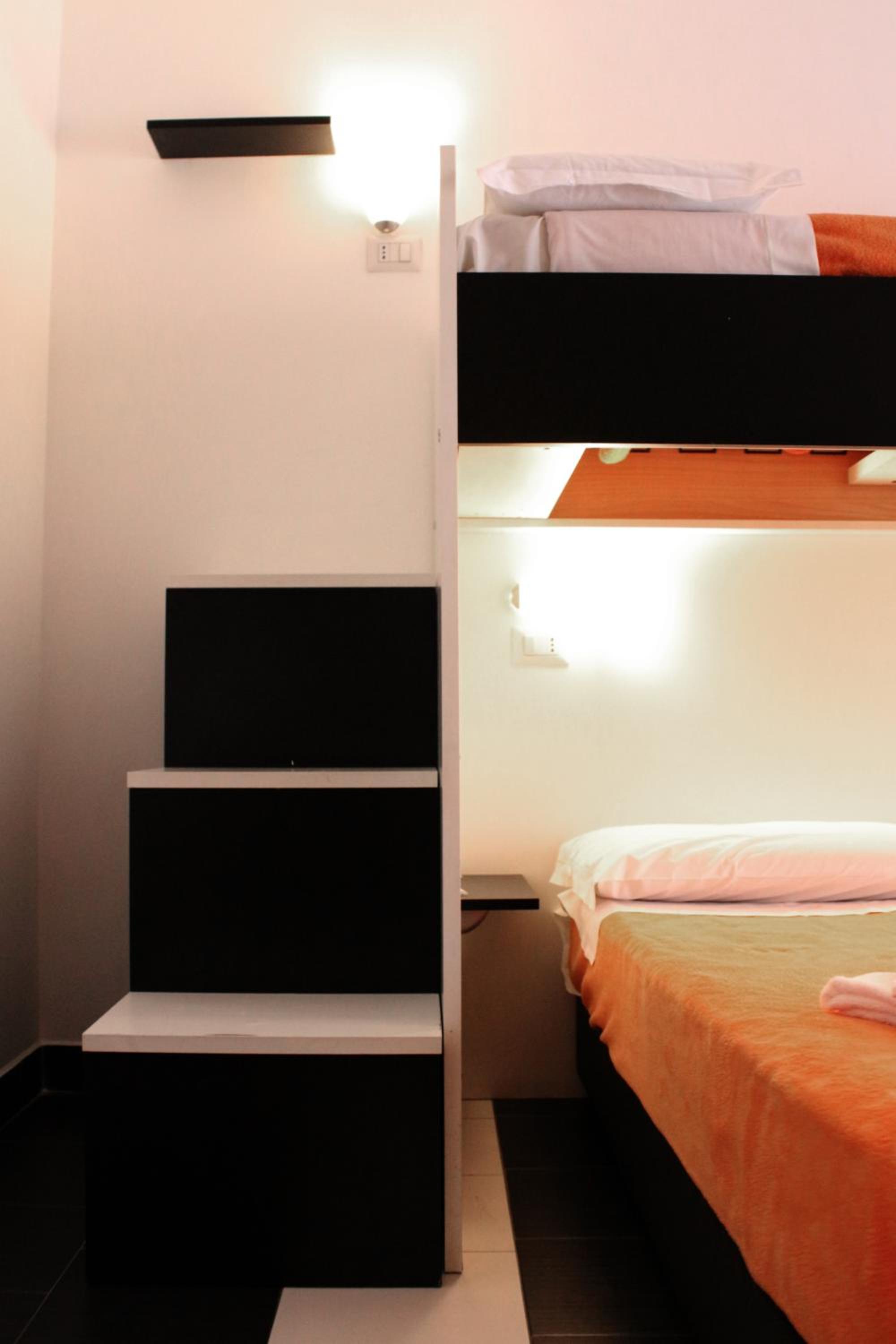 ROOM, TRIPLE