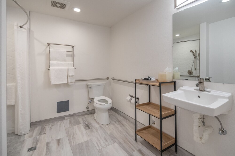 Soma Park Inn – Civic Center 44/50