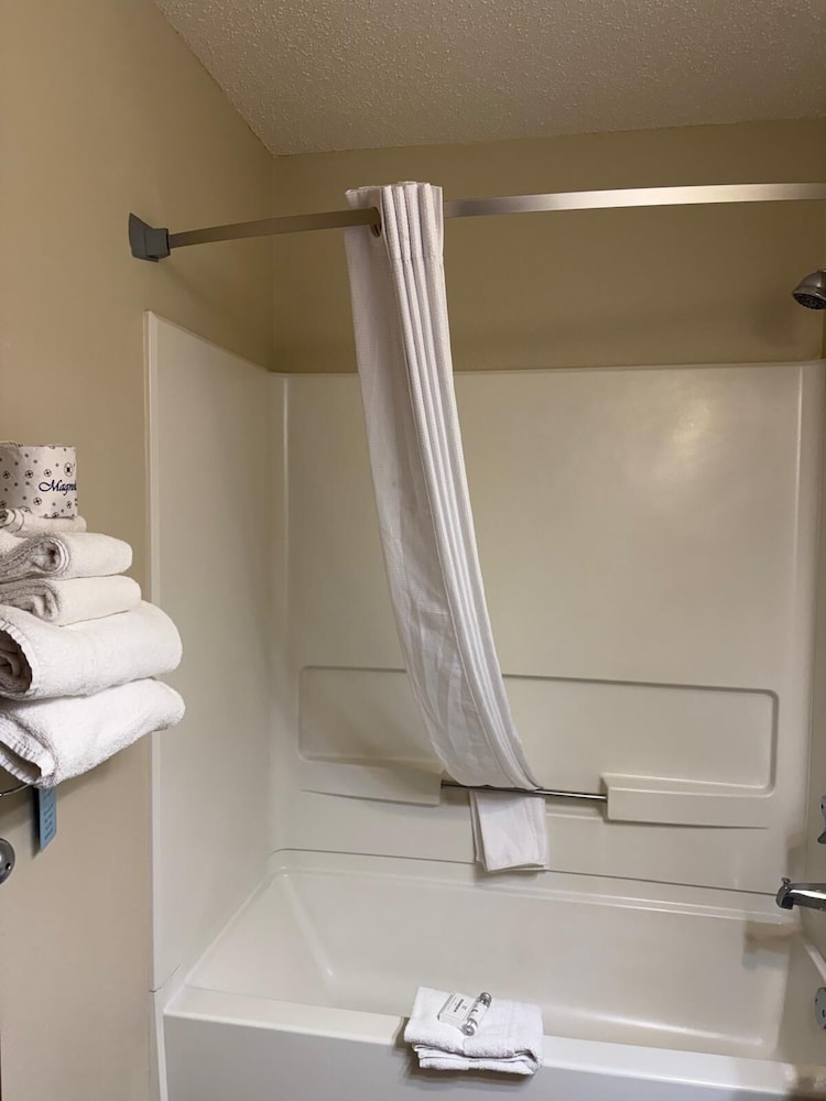Americas Best Value Inn and Suites-Cassville/Roaring River 42/42