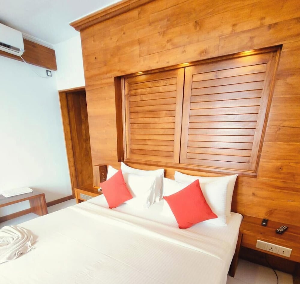 DELUXE, DOUBLE BED