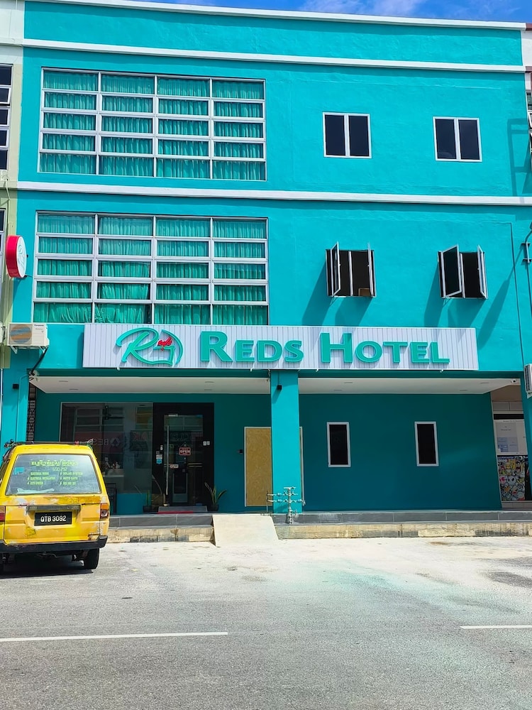 OYO 90082 Red’s Hotel 4/25