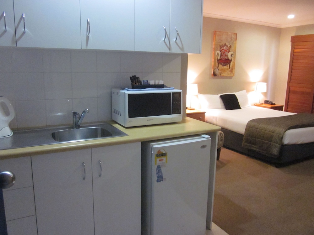 The Cosmopolitan Motel Serviced Apartments 20/48