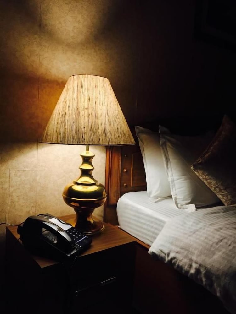 HOTEL MEENAKSHI 30/48