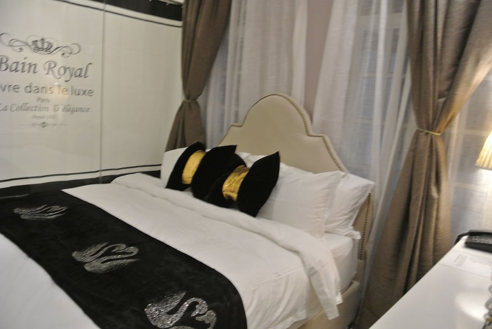 1 Day Car Hotel Station 18 26/38
