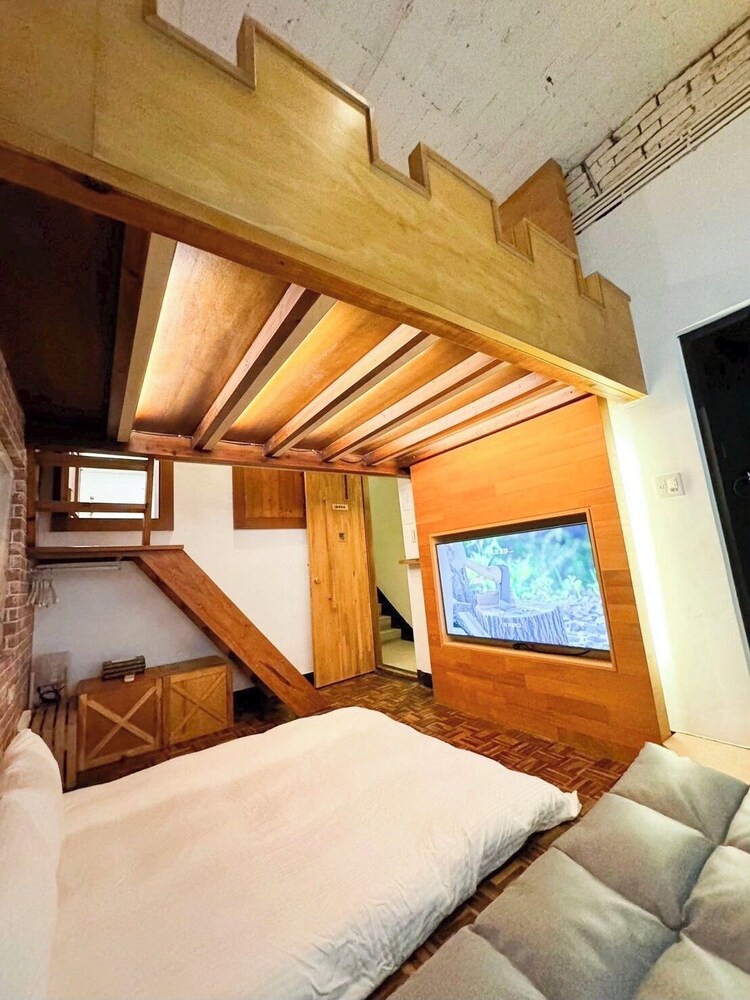 DELUXE, DOUBLE BED