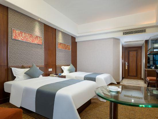 غرفة رباعية بسرير كوين وسرير مزدوج، The Clipper Hotel 3/3