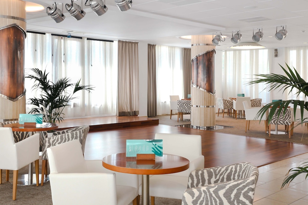 Volga Hotel 56/70