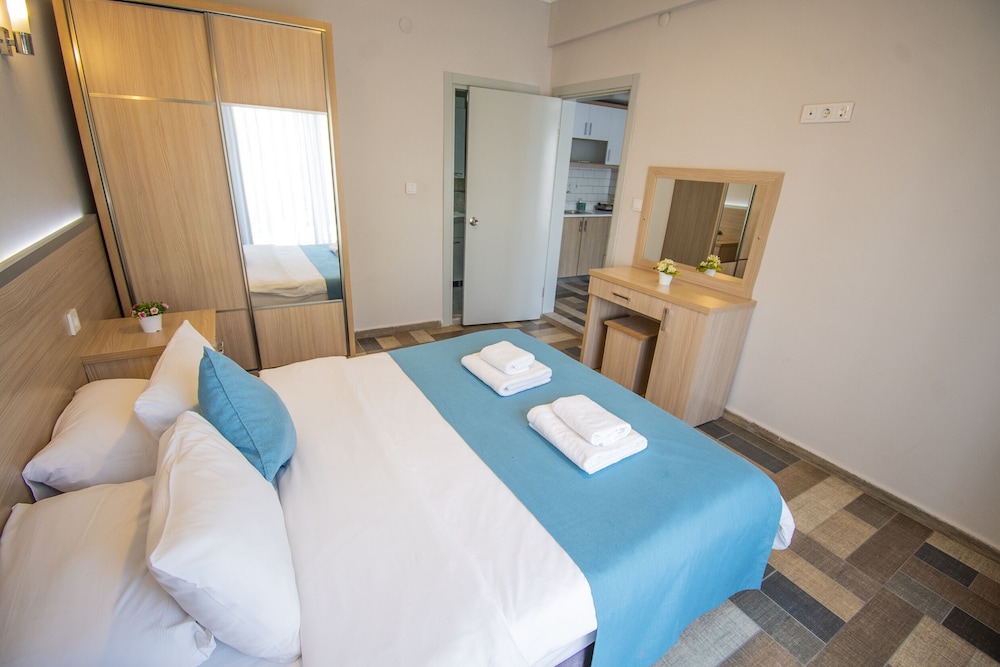 ROOM, CITY VIEW