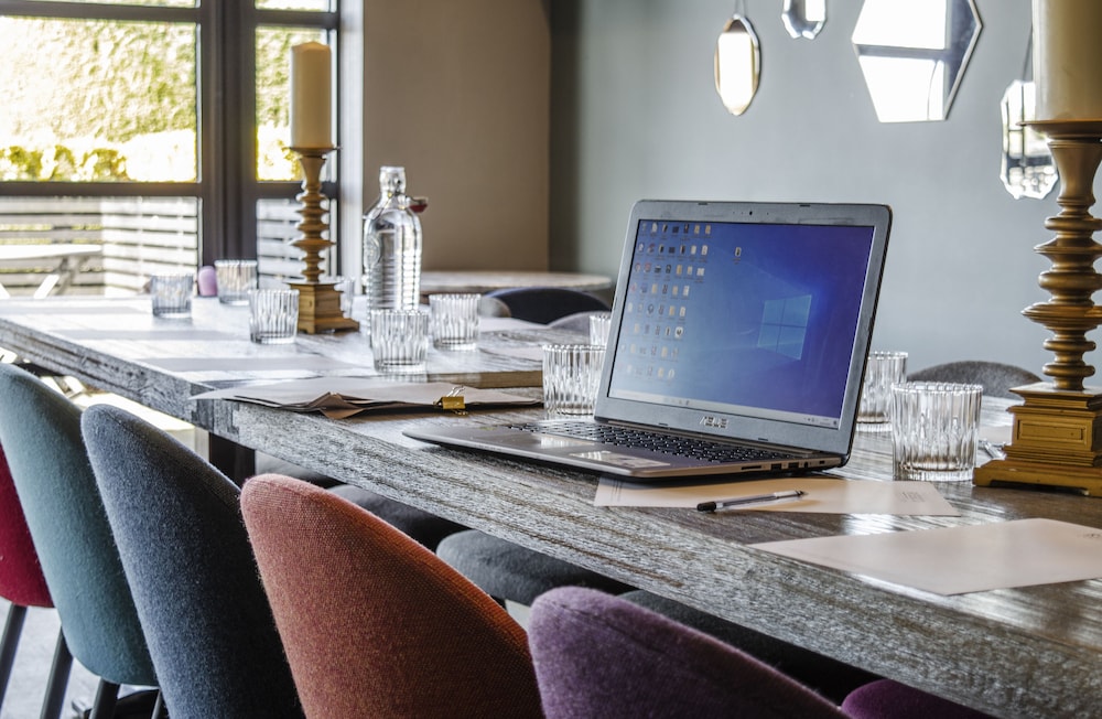 STRATHAVEN HOTEL 33/43