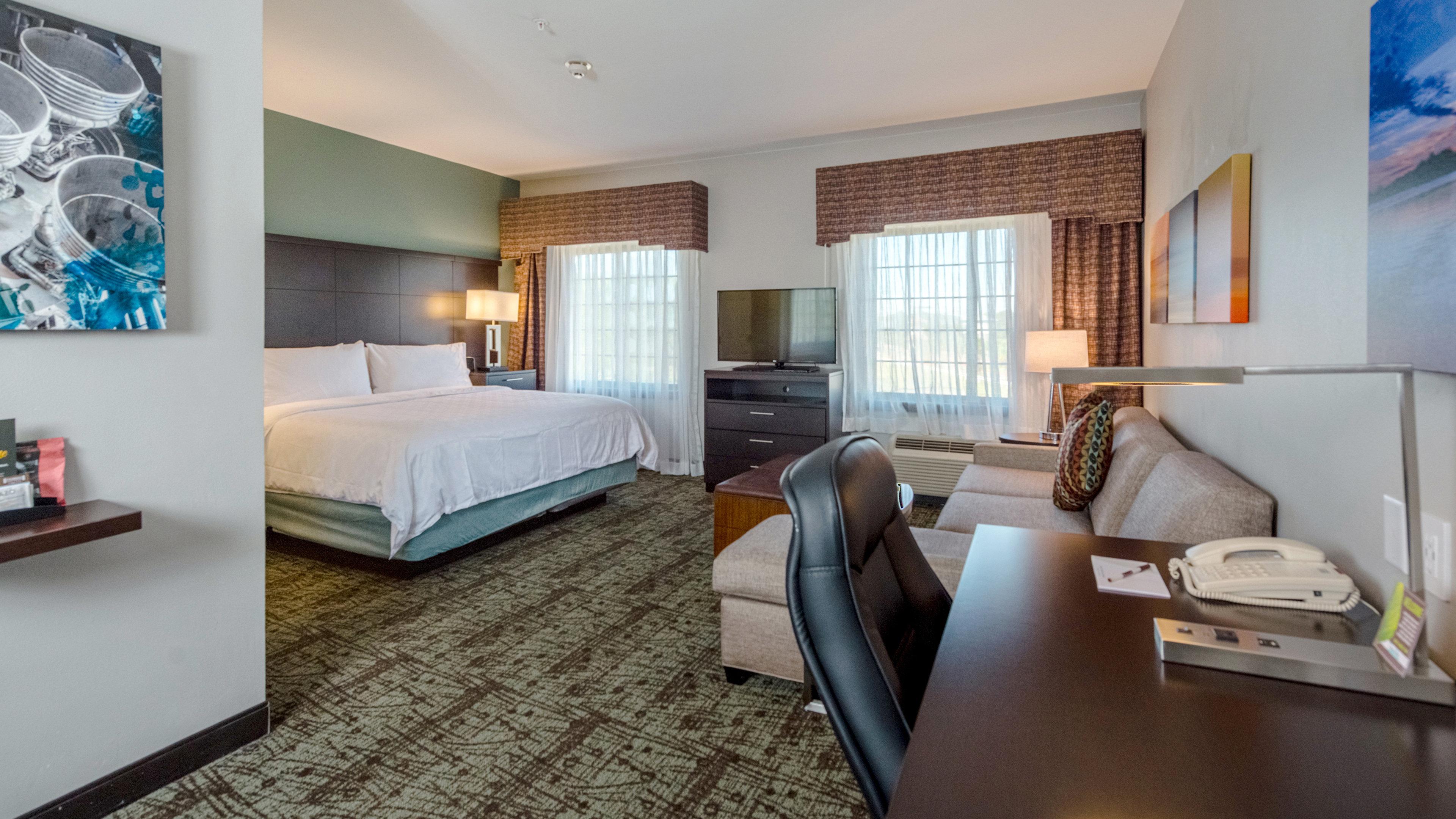 Studio, Queen Bed