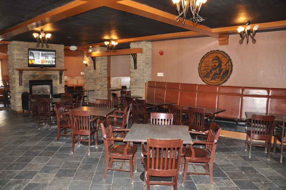 Twin Pine Inn & Suites 29/45