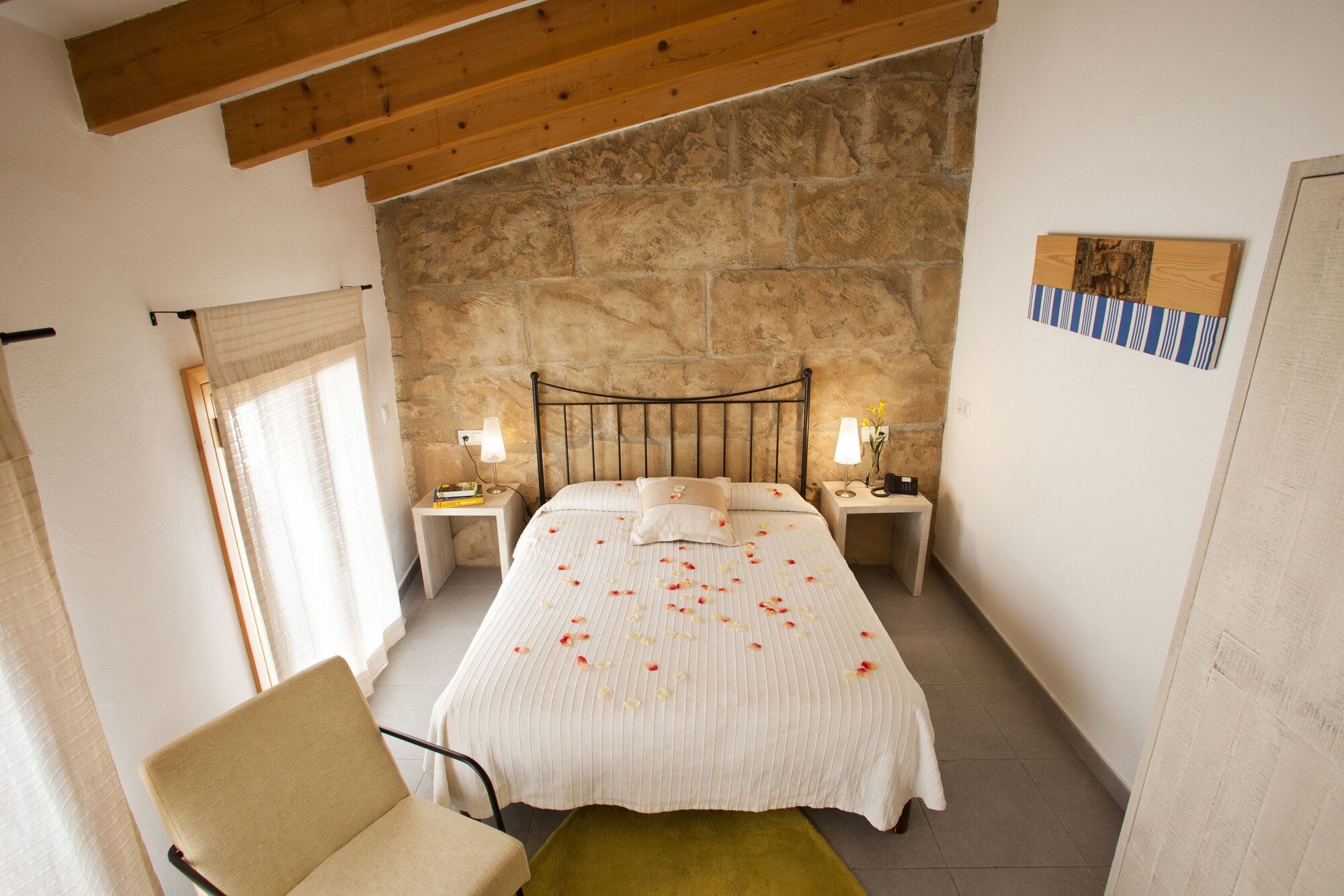 غرفة قياسية بسرير كوين بإطلالة على المدينة، L Hostal 4/10