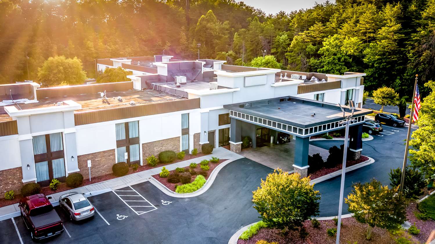 Best Western Plus Yadkin Valley Inn & Suites 7/7