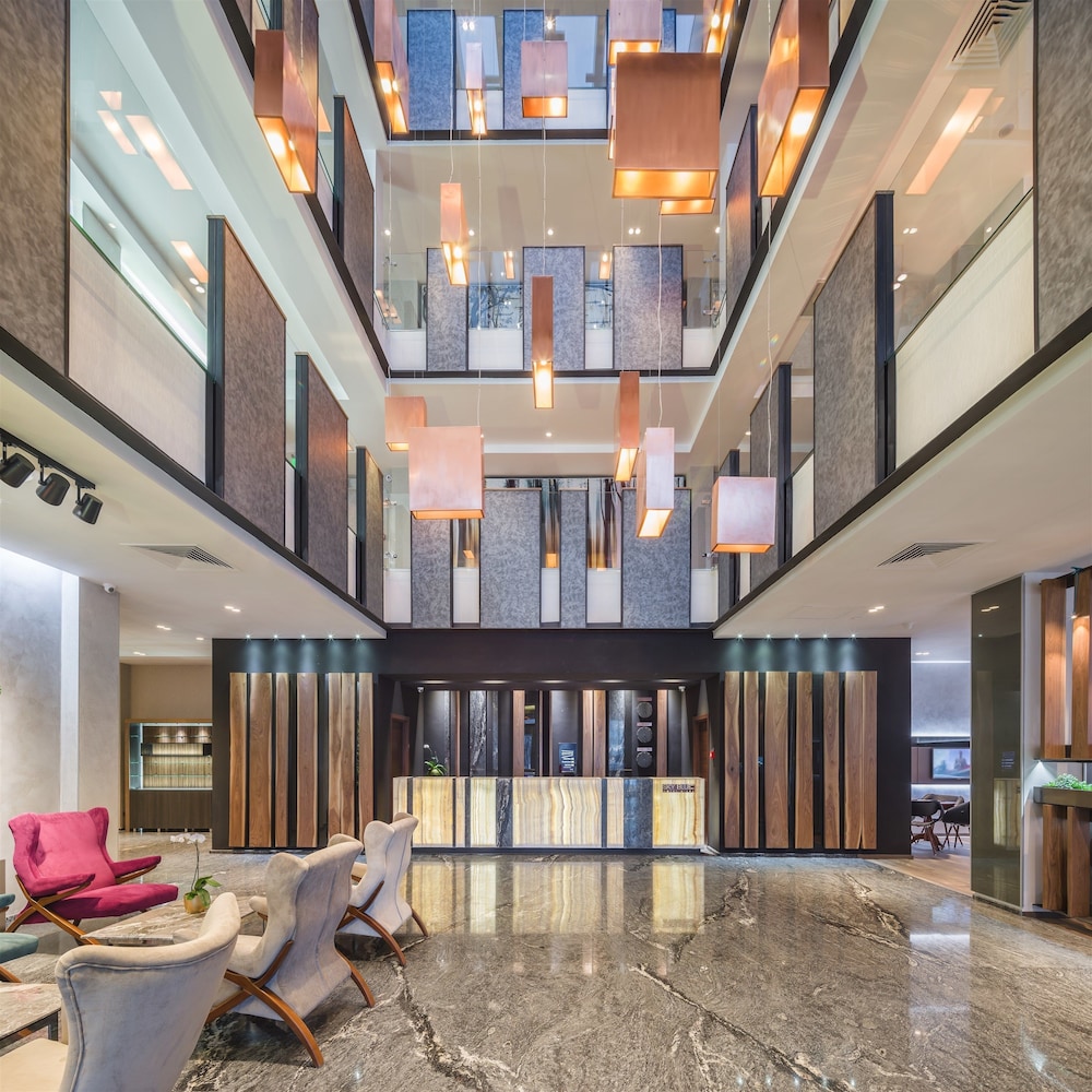 Sky Blue Hotel Spa 4/55