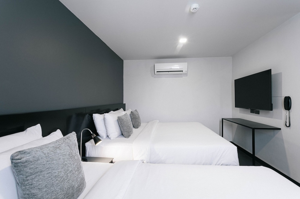 DELUXE, DOUBLE BED