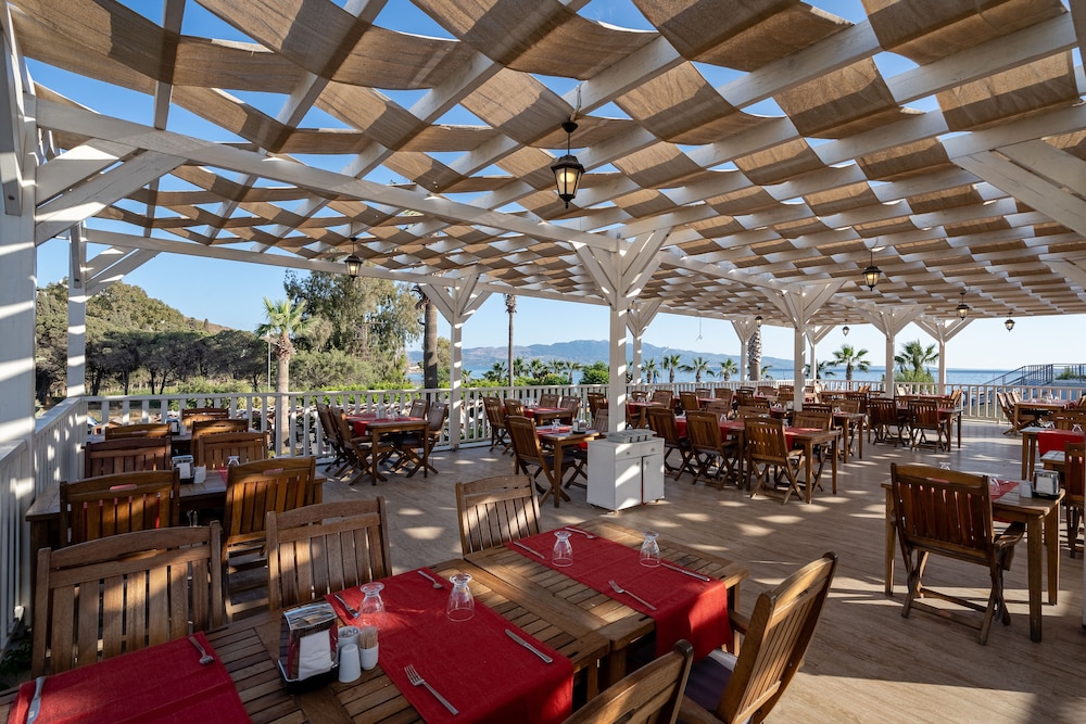 Golden Beach Resort Spa 69/72
