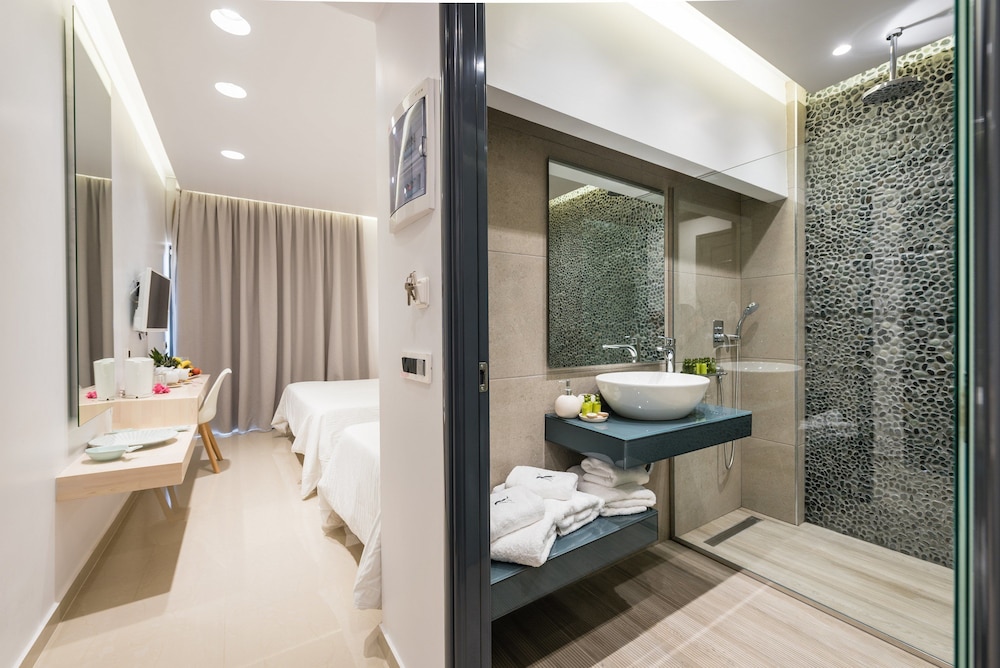 Venus Resort 35/40