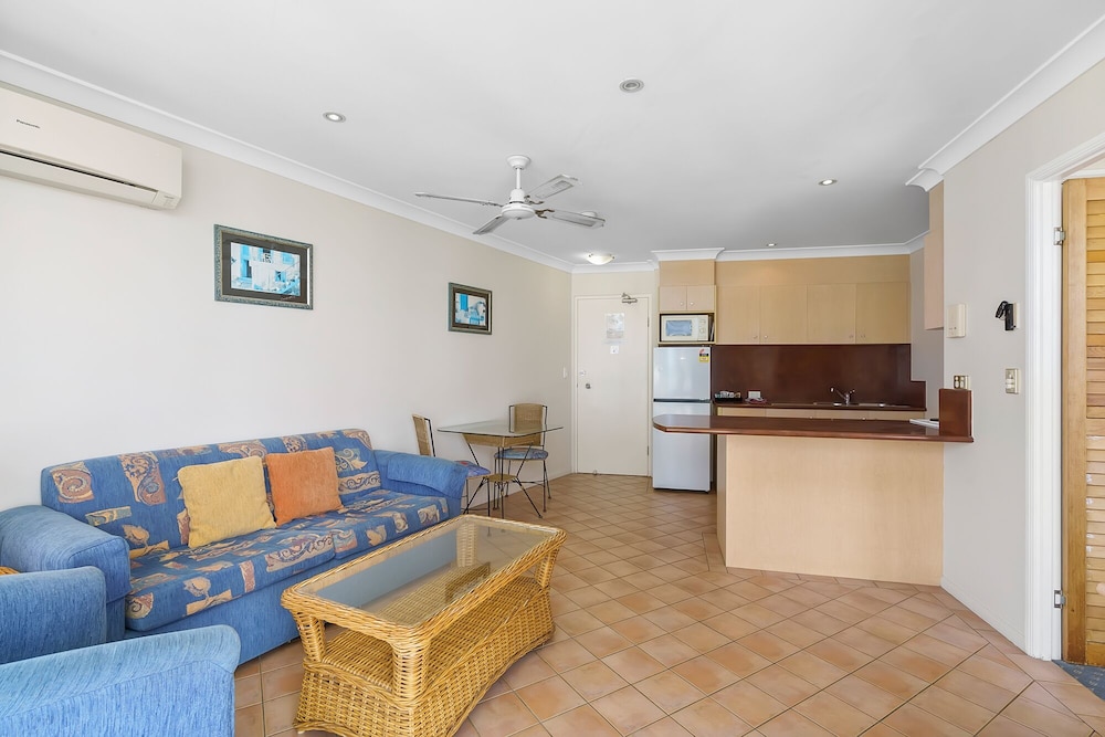 Surf Parade Resort 54/76