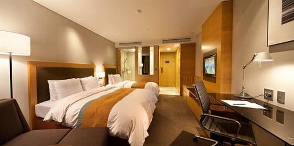 Hidden Bay Hotel 30/69