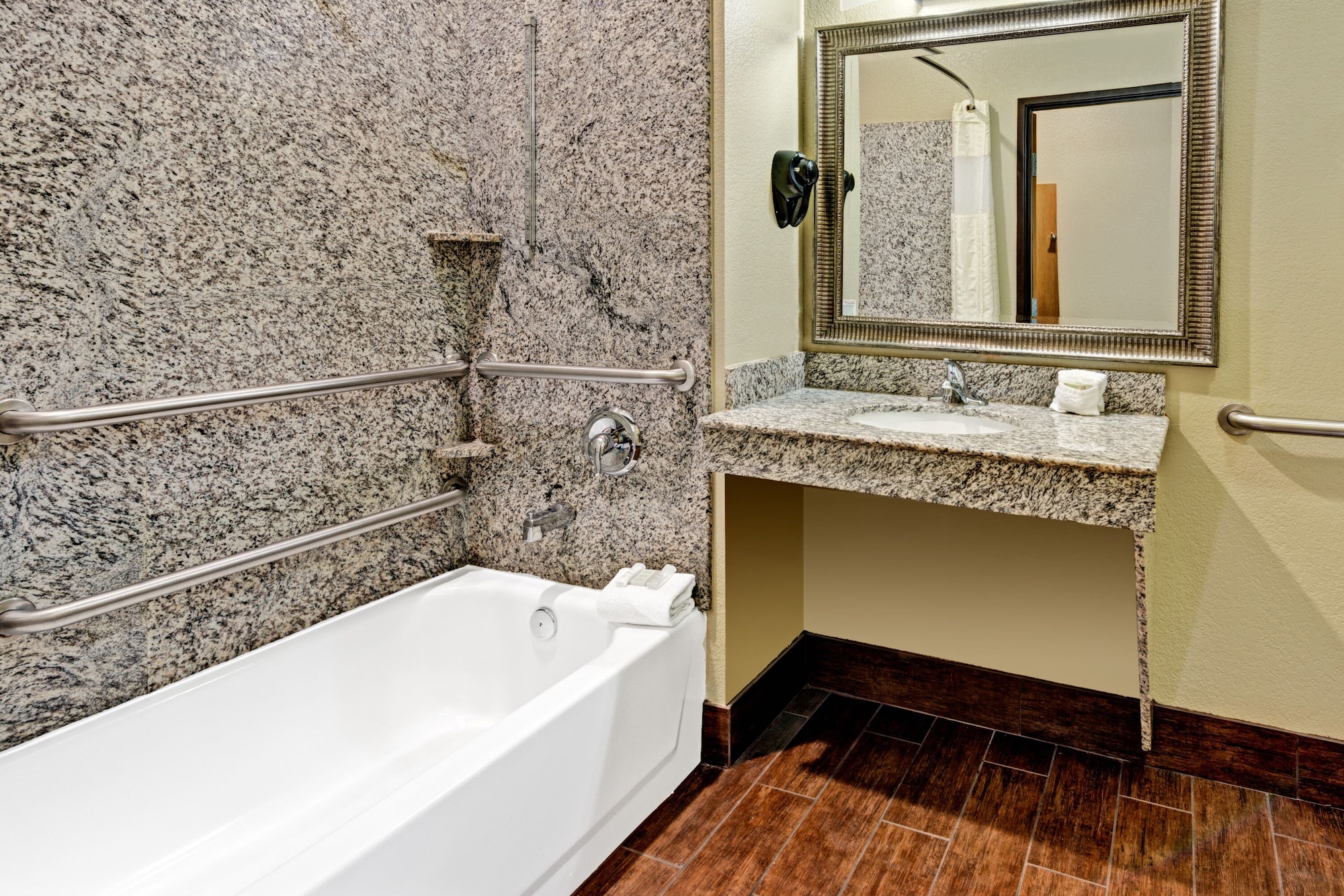 Room, King Bed, Accessible, Super 8 By Wyndham San Antonio/Alamodome Area 10/10