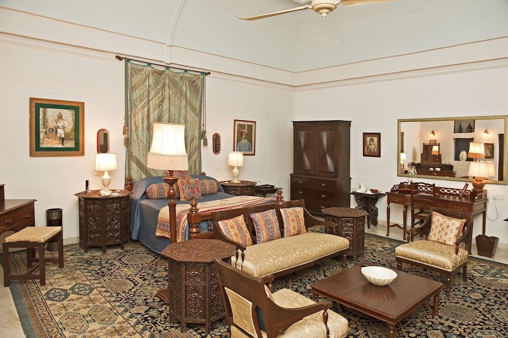 WelcomHeritage Bal Samand Lake Palace 15/47