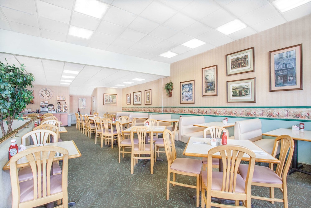 Howard Johnson by Wyndham Atlantic City 33/40